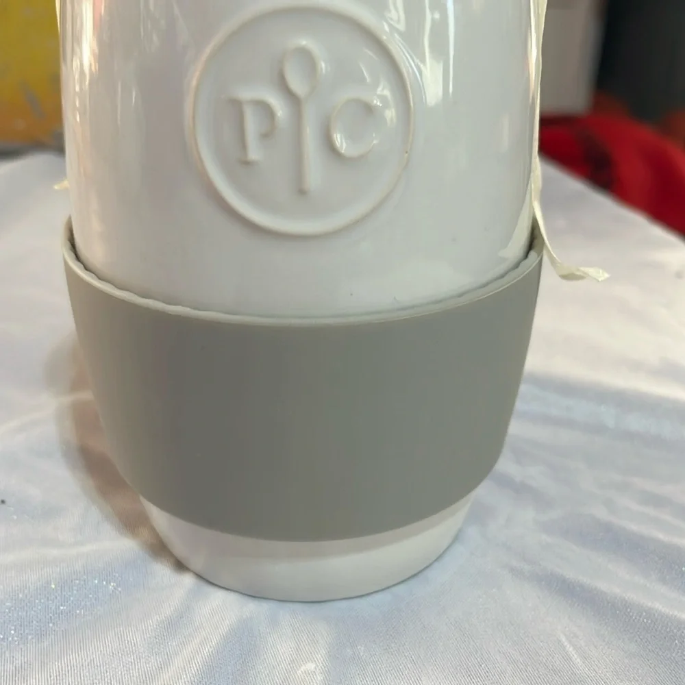 Pampered Chef CERAMIC EGG COOKER 2 cup Up to 4 Eggs No boil-over Lid w/vent hole